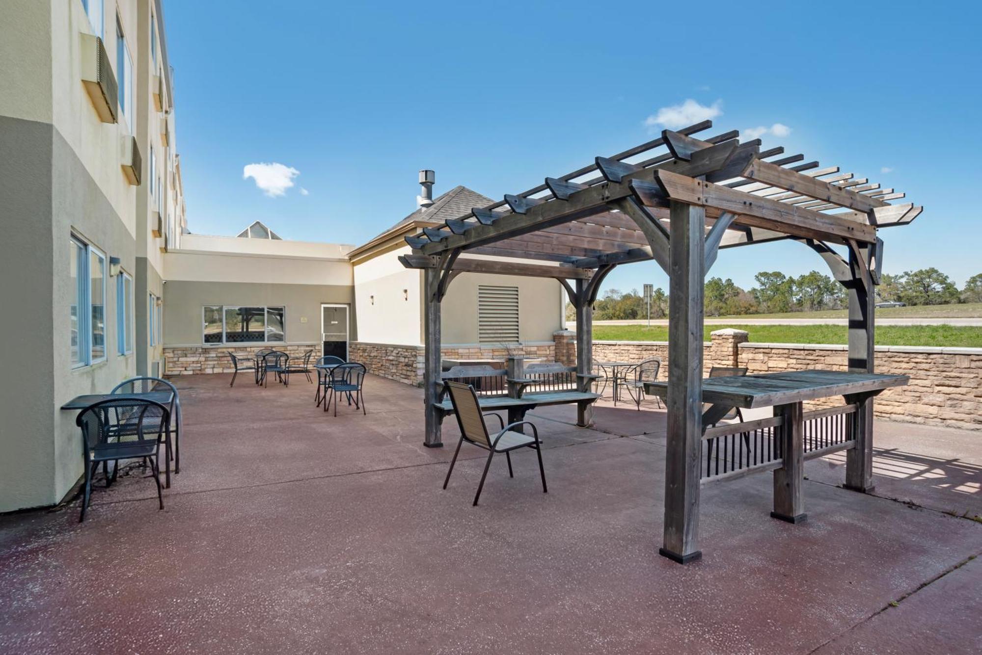 Comfort Inn & Suites Crystal Inn Sportsplex Gulfport Exterior photo